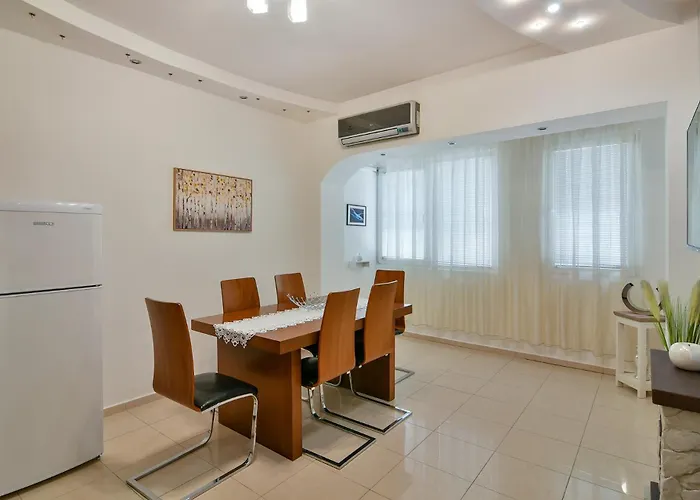 2br Flat In Center And Sea Walk شقة فارنا