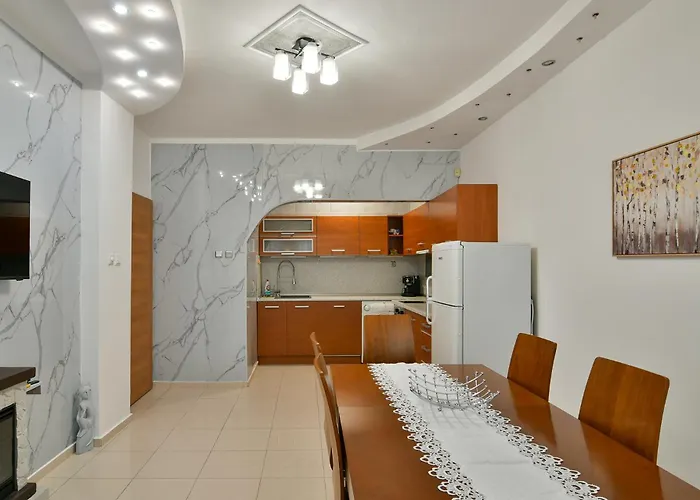 شقة 2br Flat In Center And Sea Walk فارنا