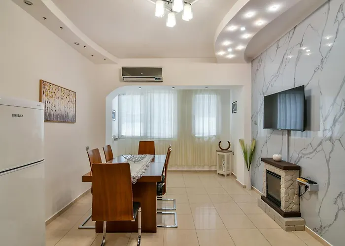 2br Flat In Center And Sea Walk * فارنا